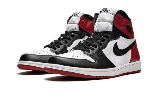 Air Jordan 1 Retro High OG “Black Toe” 555088-125